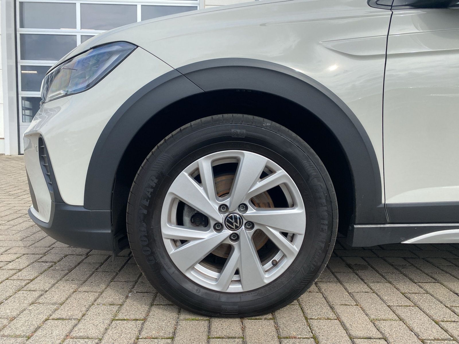 Fahrzeugabbildung Volkswagen Taigo 1.0 TSI Life LED APP PDC SHZ LM17