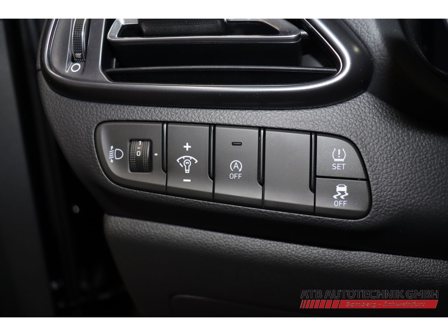 Fahrzeugabbildung Hyundai i30 N Line MY26 N-Line 1.6 T-GDi 150PS 7-DCT 2WD