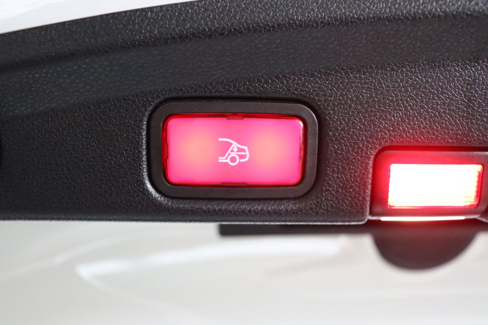 Fahrzeugabbildung Mercedes-Benz E 220 d Night Edition * Airscarf * LED *