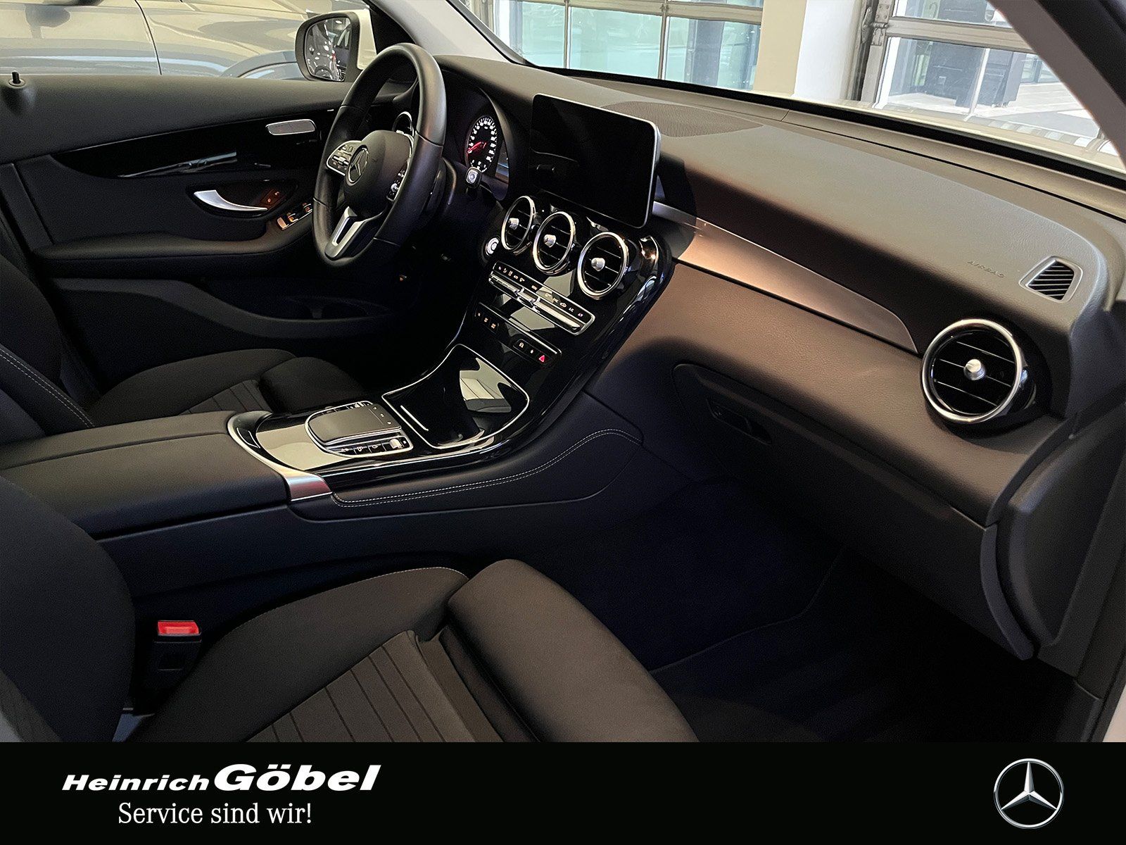 Fahrzeugabbildung Mercedes-Benz GLC 200 4M PANO+KAMERA+LED+CARPLAY+NAVI+MBUX