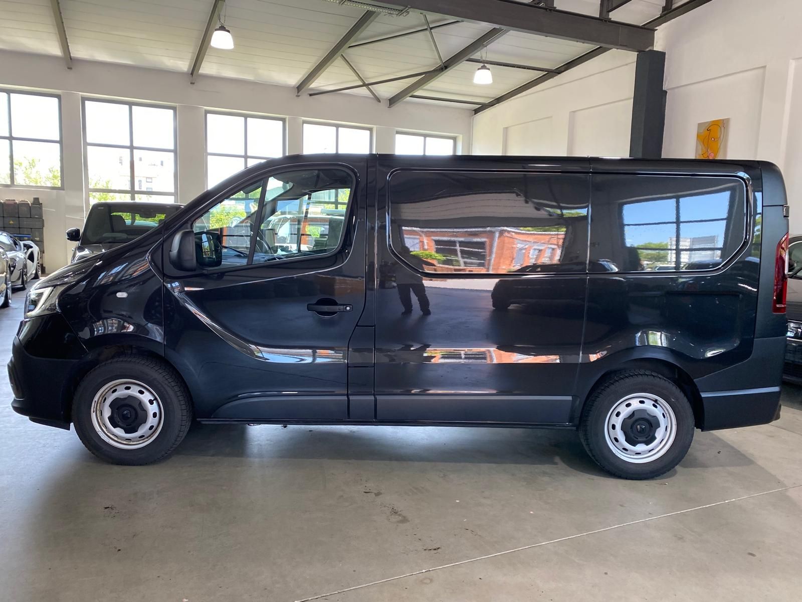 Fahrzeugabbildung Renault Trafic L1L1 2.0 dCi 145 Komfort EDC/Navi/RFK/