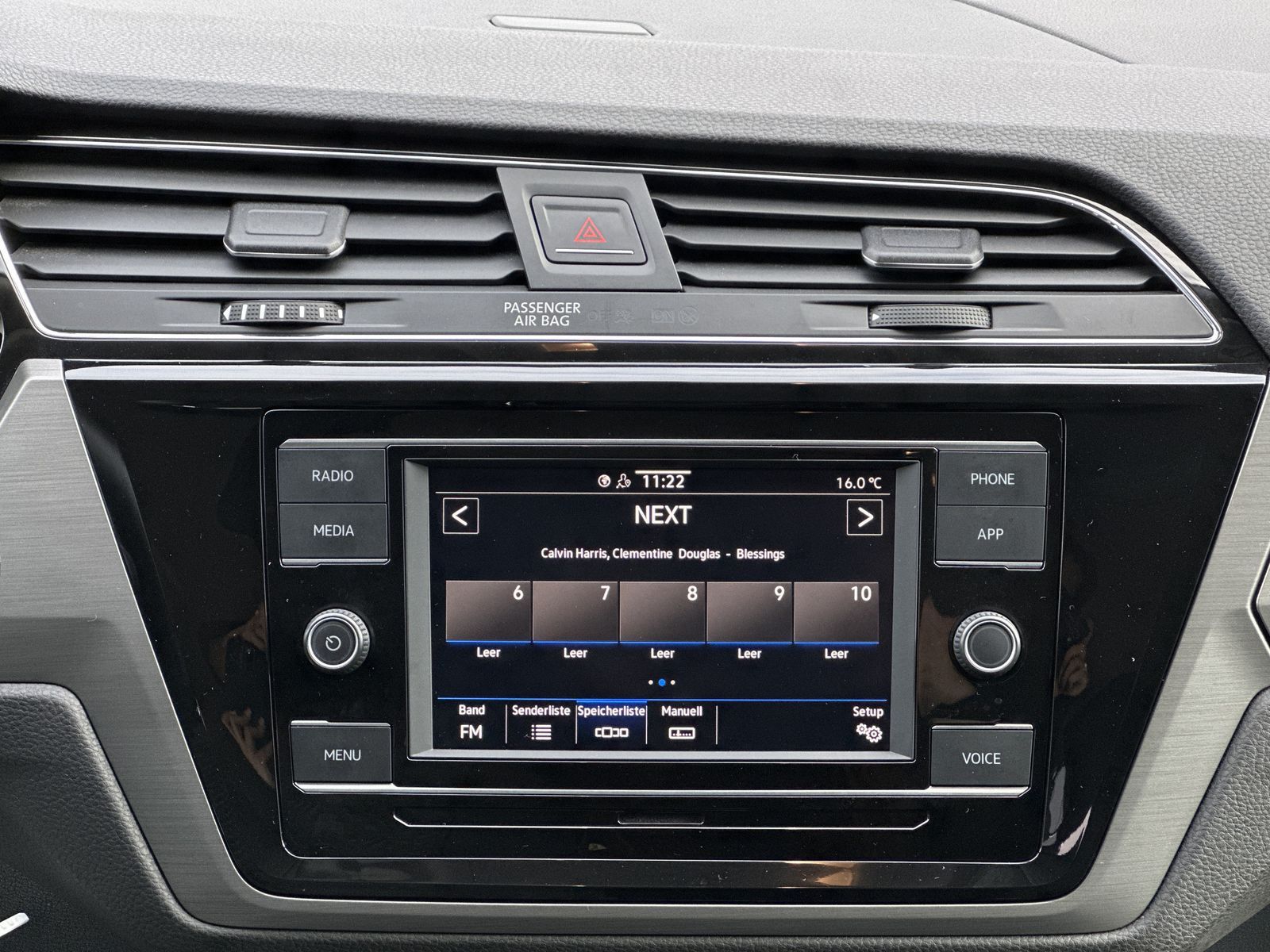 Fahrzeugabbildung Volkswagen Touran 1.5 TSI Comfortline NAV+CARPLAY+17ZO+1HD