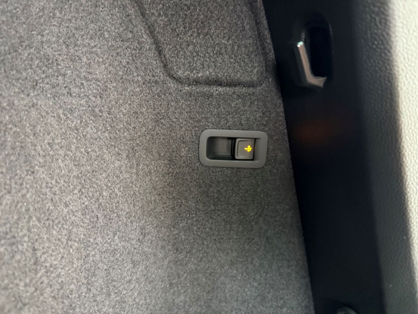 SEAT Ateca FR AHK-klappbar Navi Digitales Cockpit LED - Image 26