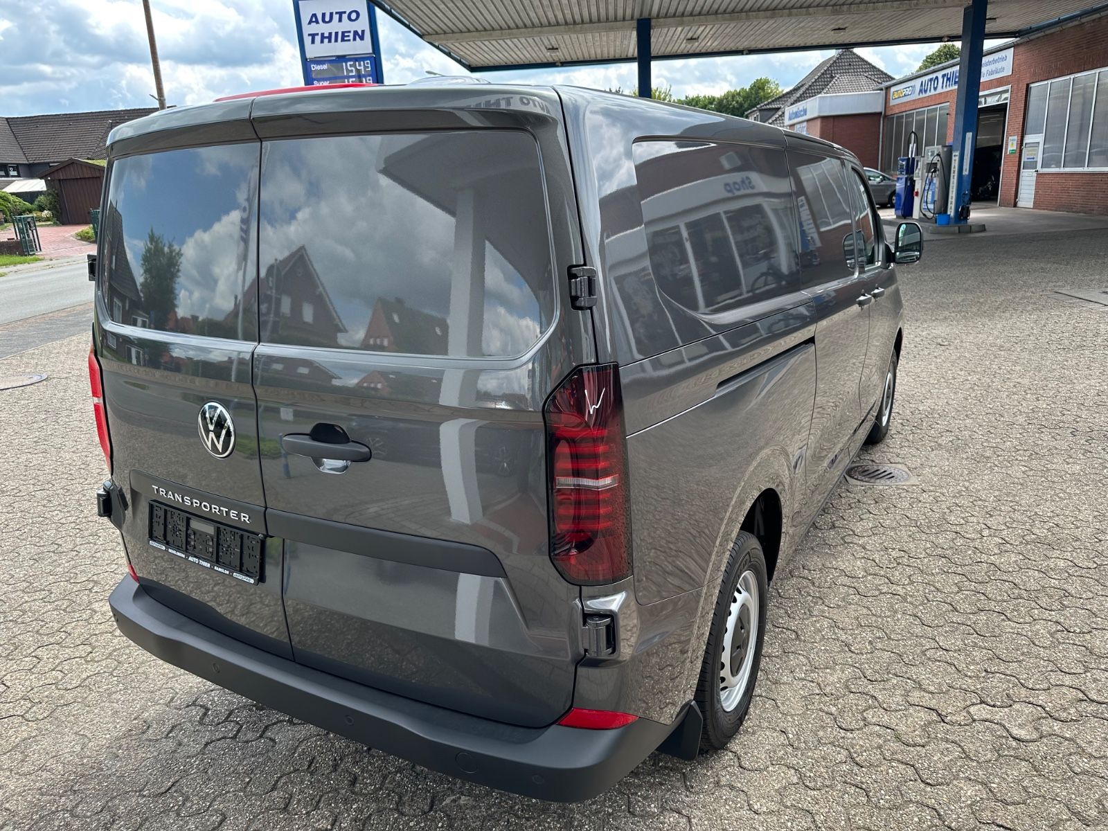 Fahrzeugabbildung Volkswagen T7 Transporter Kasten 2.0 TDI LR Navi/GRA/LED/EP