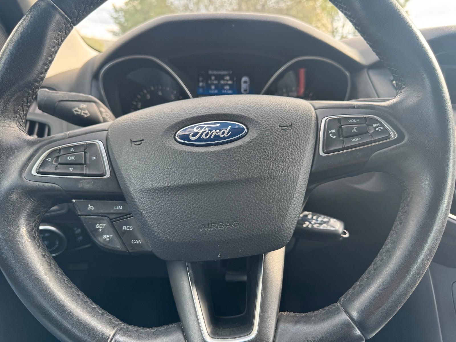 Ford Focus 2015 — photo 11