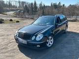 Mercedes-Benz E320 T-Modell - Mercedes-Benz E 320 mit Benzin-Antrieb: Kombi