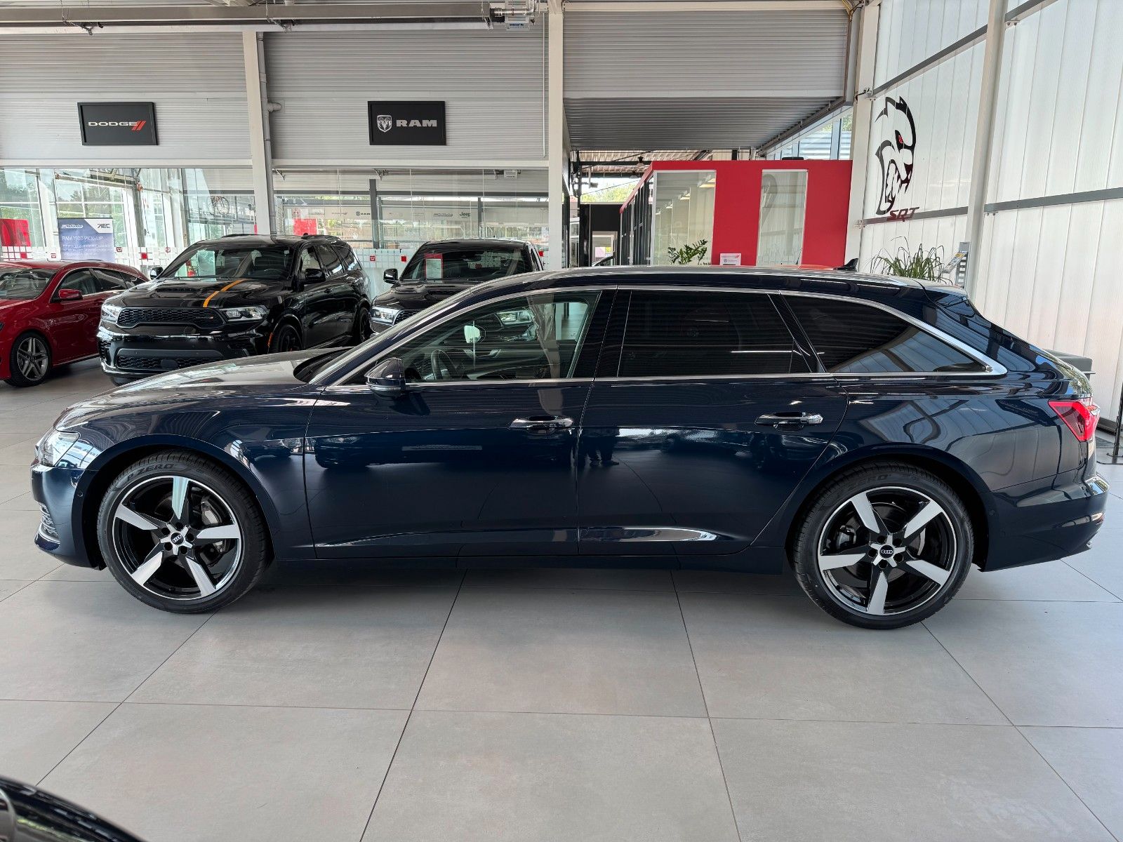 Fahrzeugabbildung Audi A6 Avant 45 TFSI design Business+Assistenz-Paket