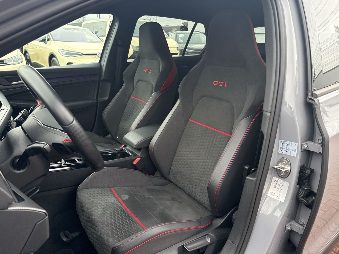 Volkswagen Golf VIII GTI Clubsport Black-Style 2,0 TSI DSG  foto 7