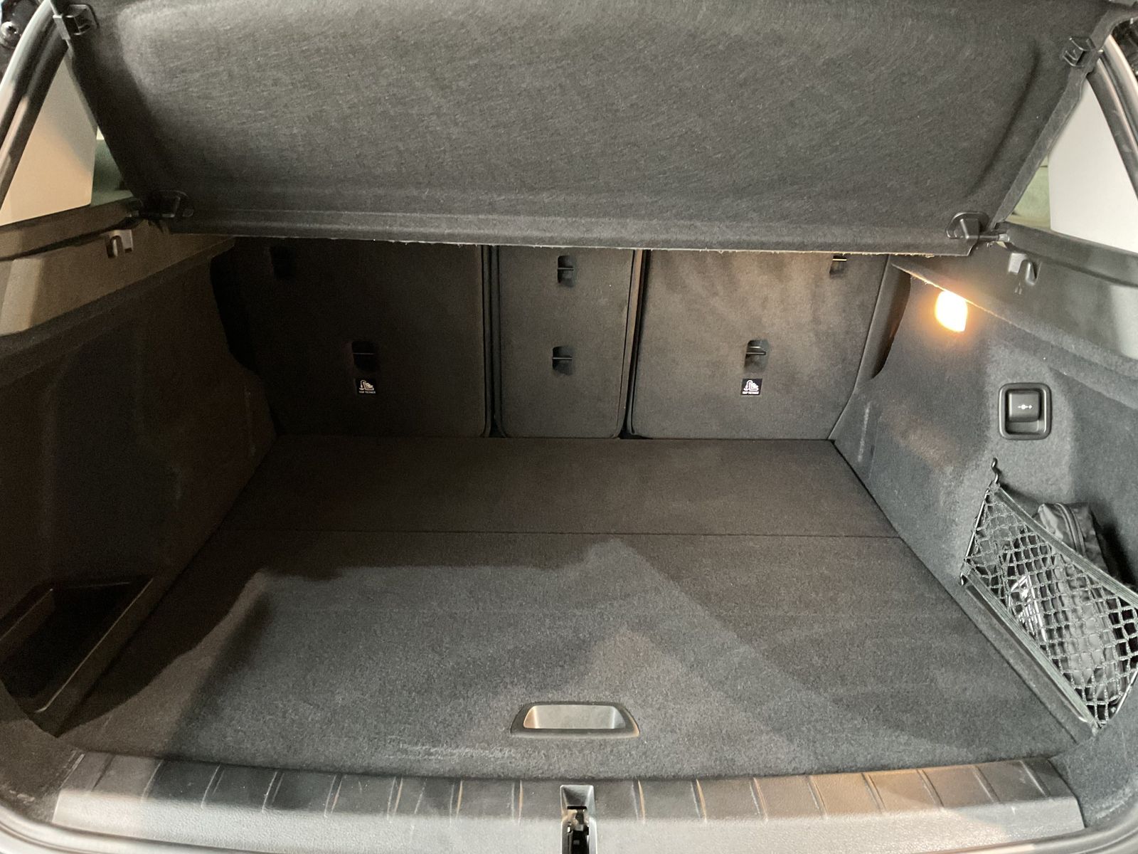 Fahrzeugeinzelansicht 14 Fahrzeugabbildung BMW X1 sDrive18d AHK, PDC, Komfortpaket