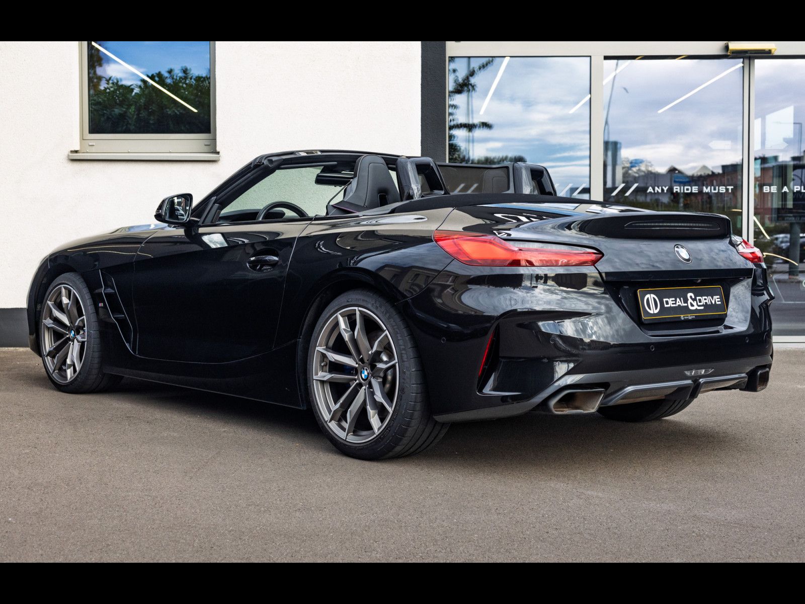 BMW Z4 M40i ROADSTER°BUSINESS°INNOVATION°VOLLLEDER imagem 3