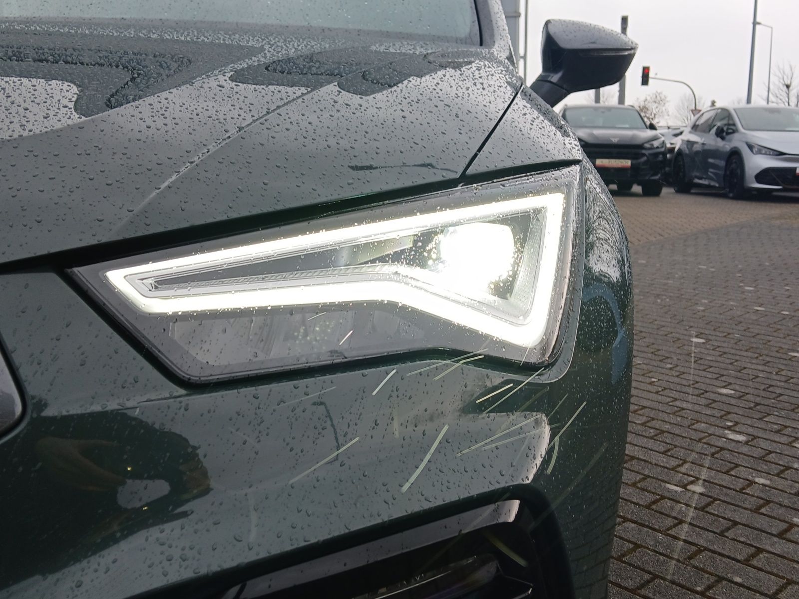 Fahrzeugabbildung CUPRA Ateca VZ 4Drive 2.0 TSI AHK Keyless Kamera