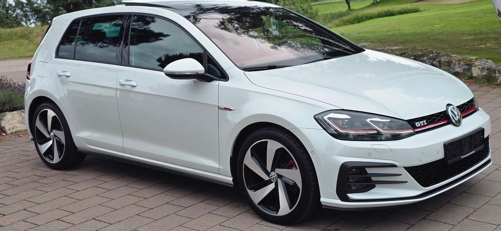 Volkswagen Golf VII Lim. GTI DSG VIRTUAL ACC PANO KAM KEYLE