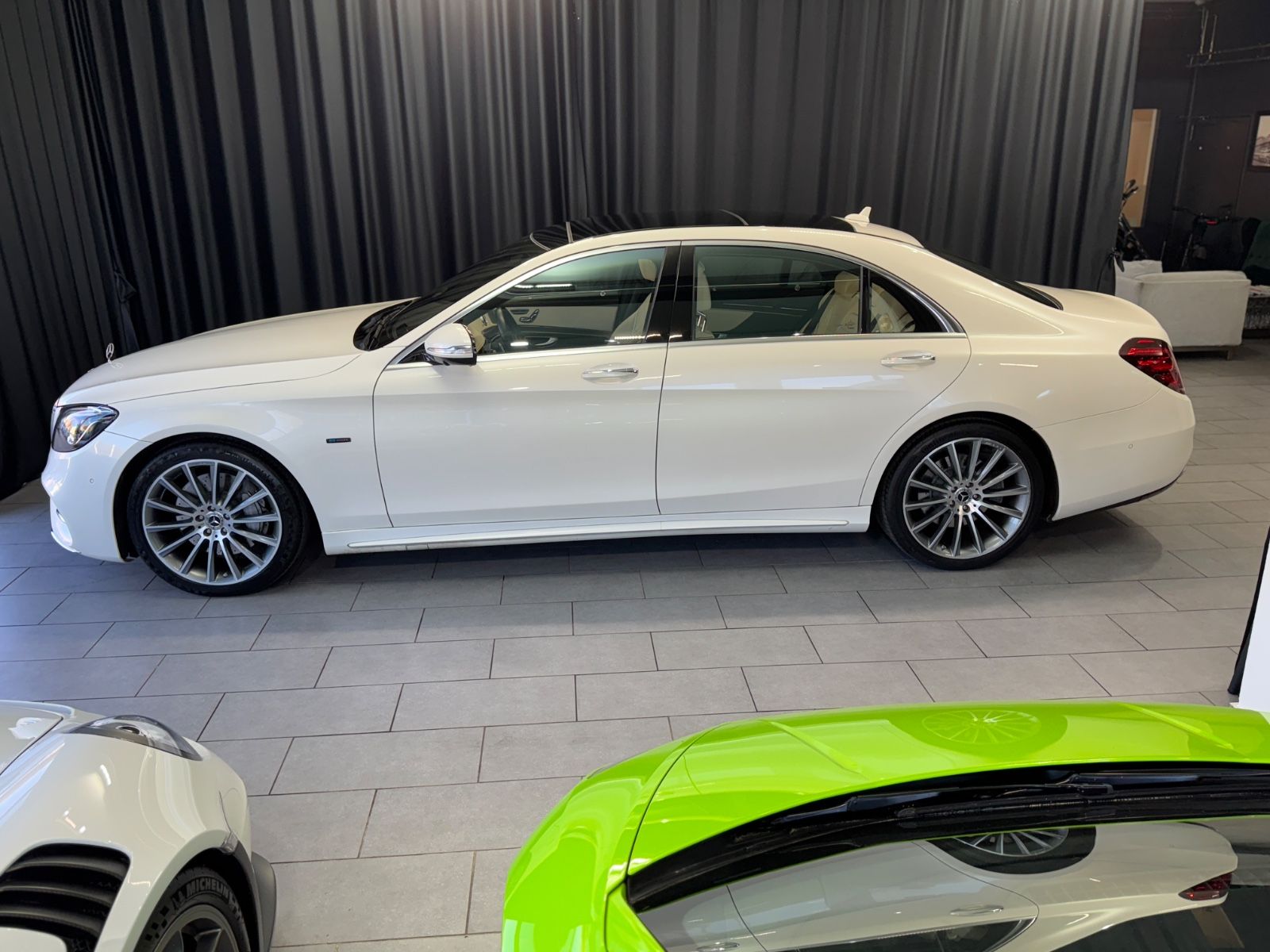 Fahrzeugabbildung Mercedes-Benz S 560e LANG|AMG-LINE|20"ZOLL|PANORAMA|ACC|VOLL