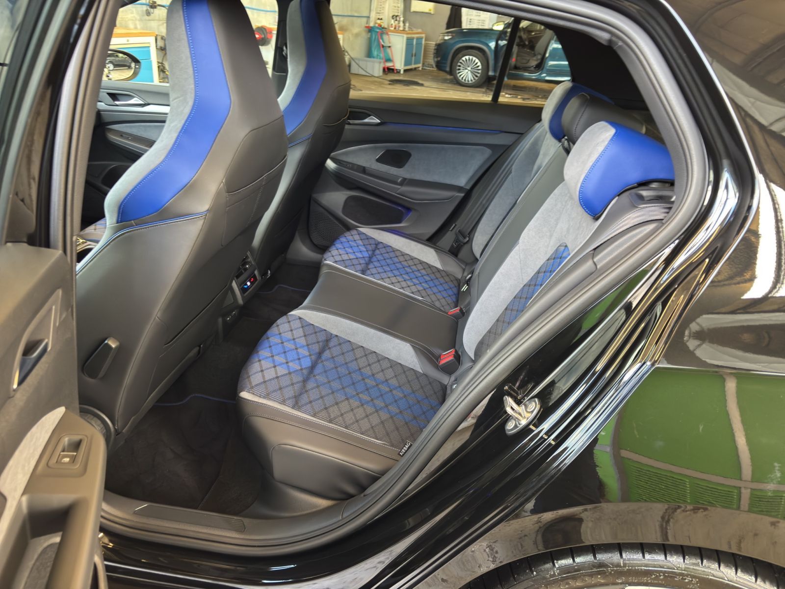 Volkswagen Golf VIII R Pano BlackStyle Harman Head-UP foto 17