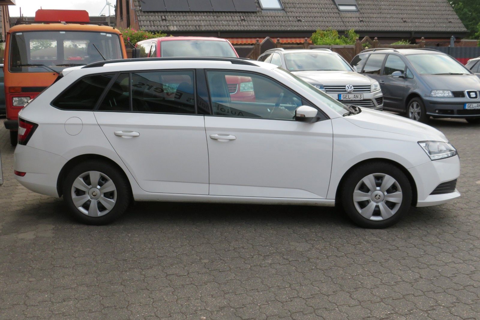 Fahrzeugabbildung SKODA Fabia Ambition DSG PDC NAVI SITZH APP 8-FACH 1.H