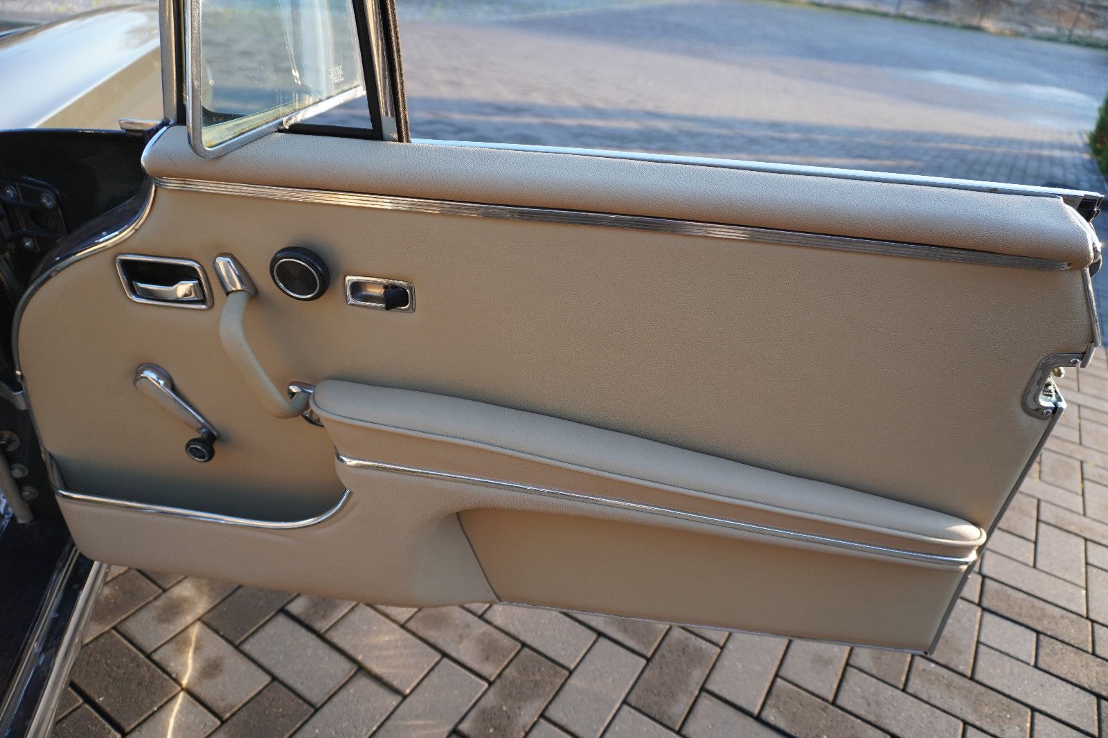 Fahrzeugabbildung Mercedes-Benz 280 SE 3,5 Cabriolet Conversion