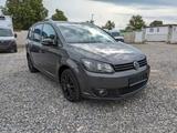 Volkswagen Touran Style/BI-Xenon/AHK/Service Neu