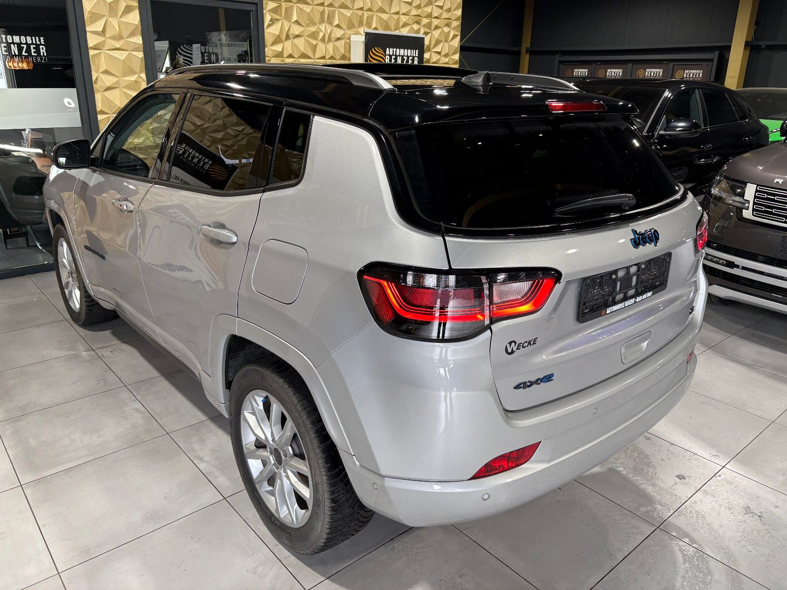 Fahrzeugabbildung Jeep Compass S Plug-In Hybrid 4WD/PANO/360°/ACC/APPLE