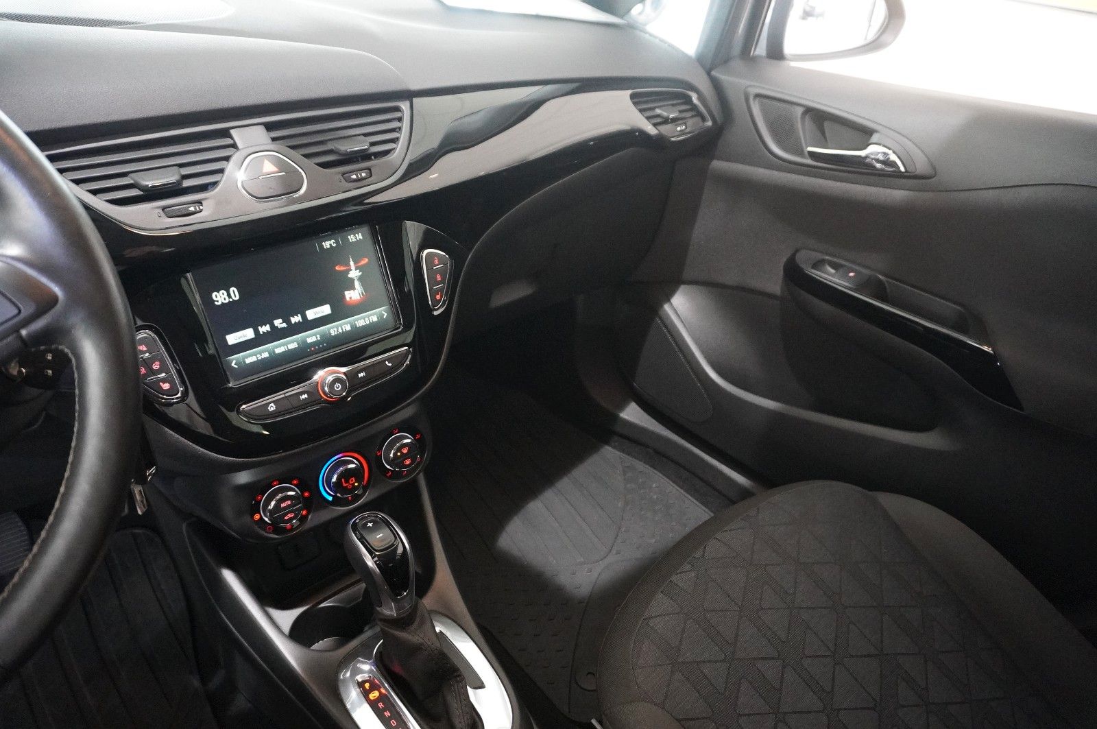 Fahrzeugabbildung Opel Corsa E 1.4 120 JAHRE 5-TÜR NAVI/SHZ/PDC/TEMP.