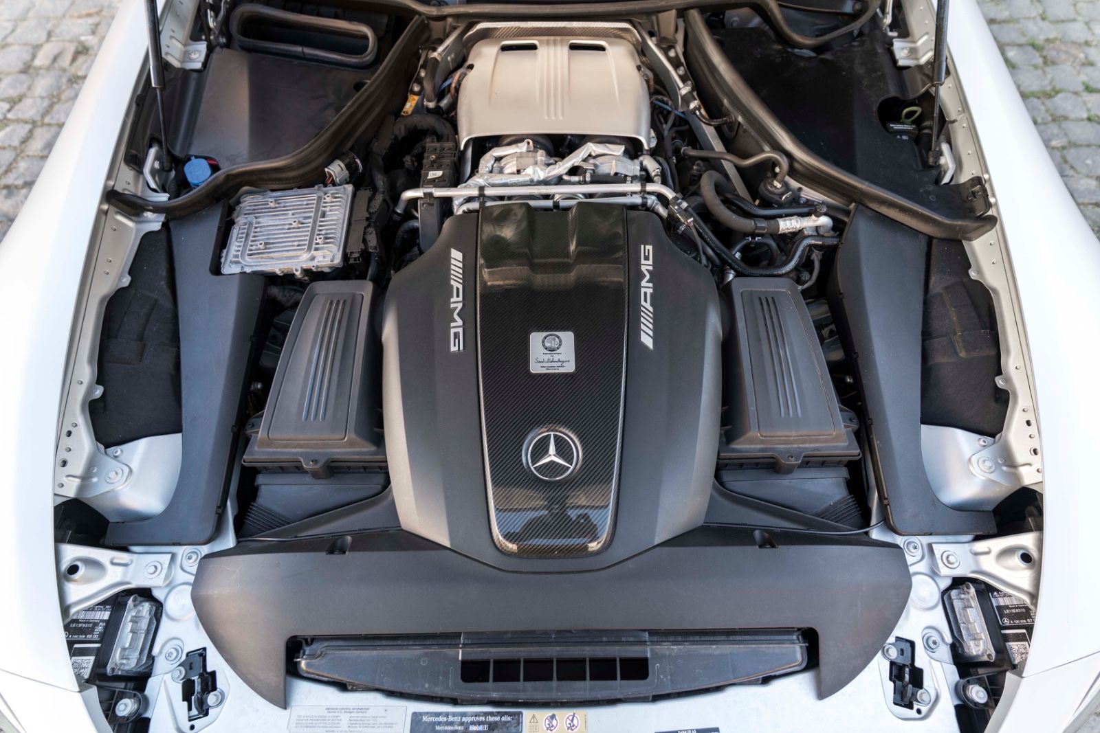 Fahrzeugabbildung Mercedes-Benz AMG GT C BURMESTER NIGHT KAM CARBON