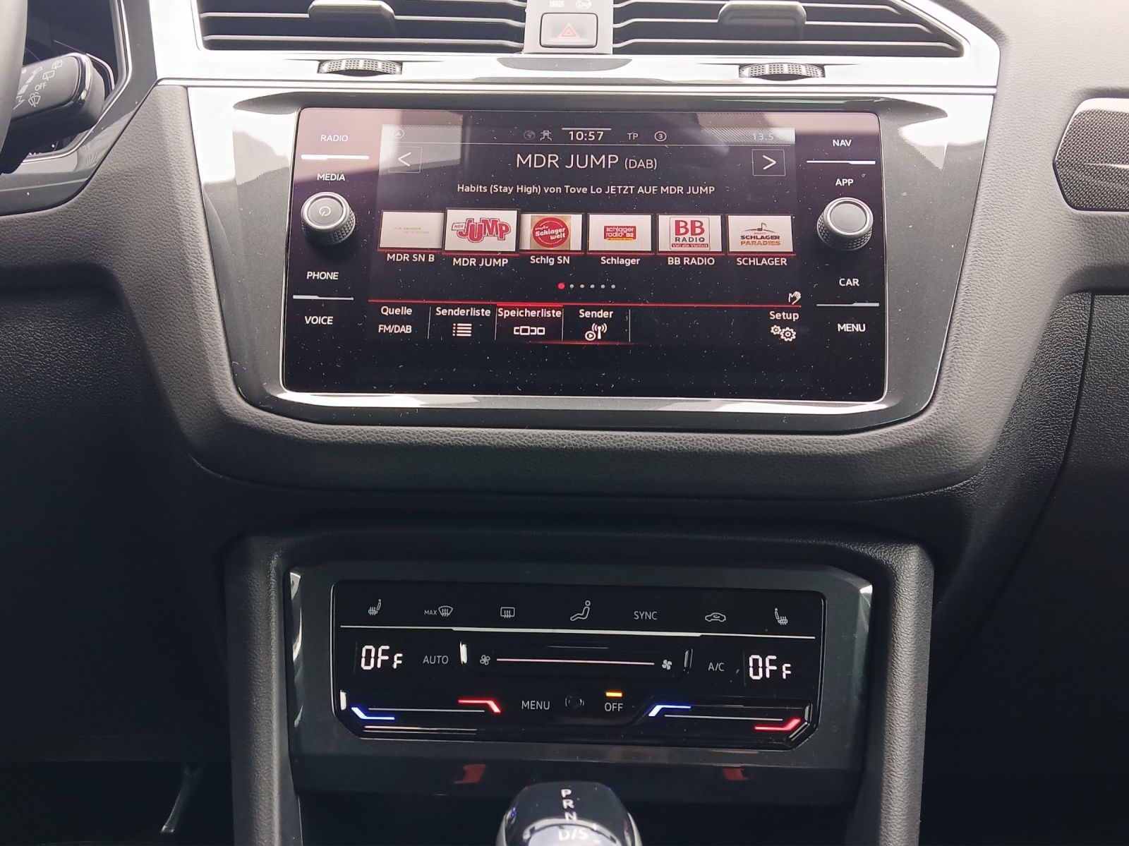 Fahrzeugabbildung Volkswagen Tiguan TSI Elegance DSG Matrix AHK Navi AID ACC