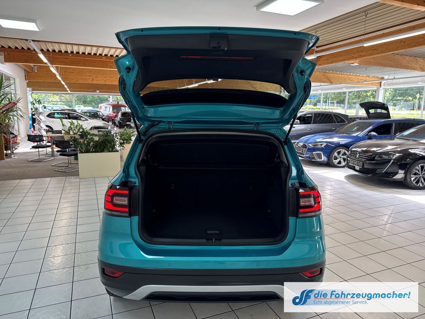 Fahrzeugabbildung Volkswagen T-Cross United 1.0 TSI Navi ACC Apple CarPlay An