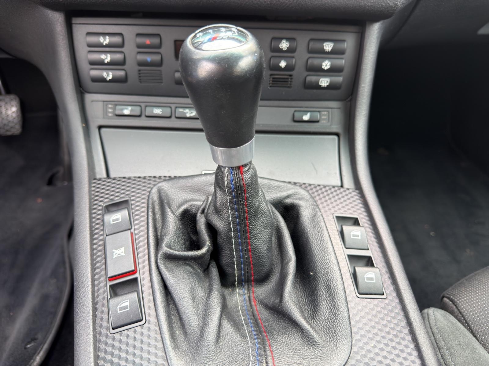 BMW 325 xi Touring E46 2.5i 192 ch 4x4 – Pack M – boîte manuelle – Alcantara – sièges chauffants & à mémoire – toit ouvrant – attelage