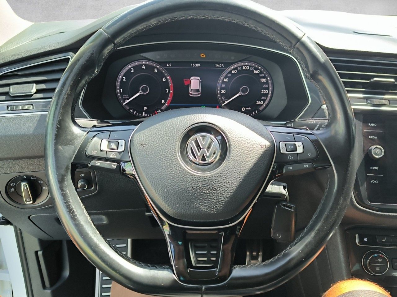 VW Tiguan Sound 4Motion AHK Navi - Bild 11