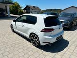 Volkswagen Golf GTI Performance*19"H&R*NAVI*LED*KAM*VIRTUAL - Volkswagen Golf mit Benzin-Antrieb: Sportwagen