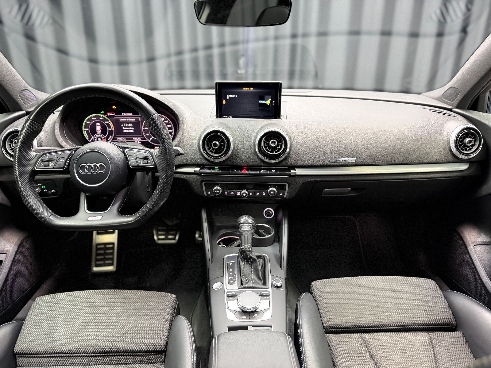 Fahrzeugabbildung Audi A3 Sportback e-tron s-line |AHK|PANO|NAVI