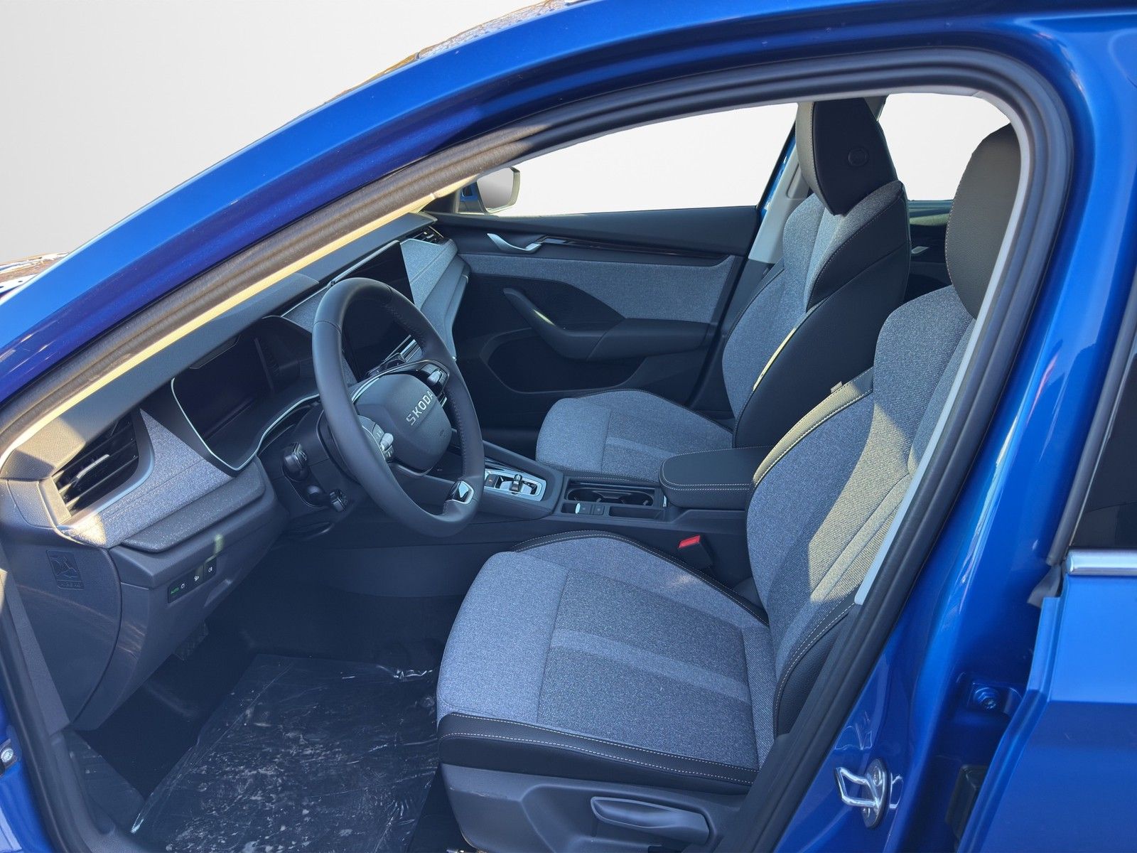 SKODA Octavia Combi Tour 2.0 TDI DSG 110kW/150PS - Image 9