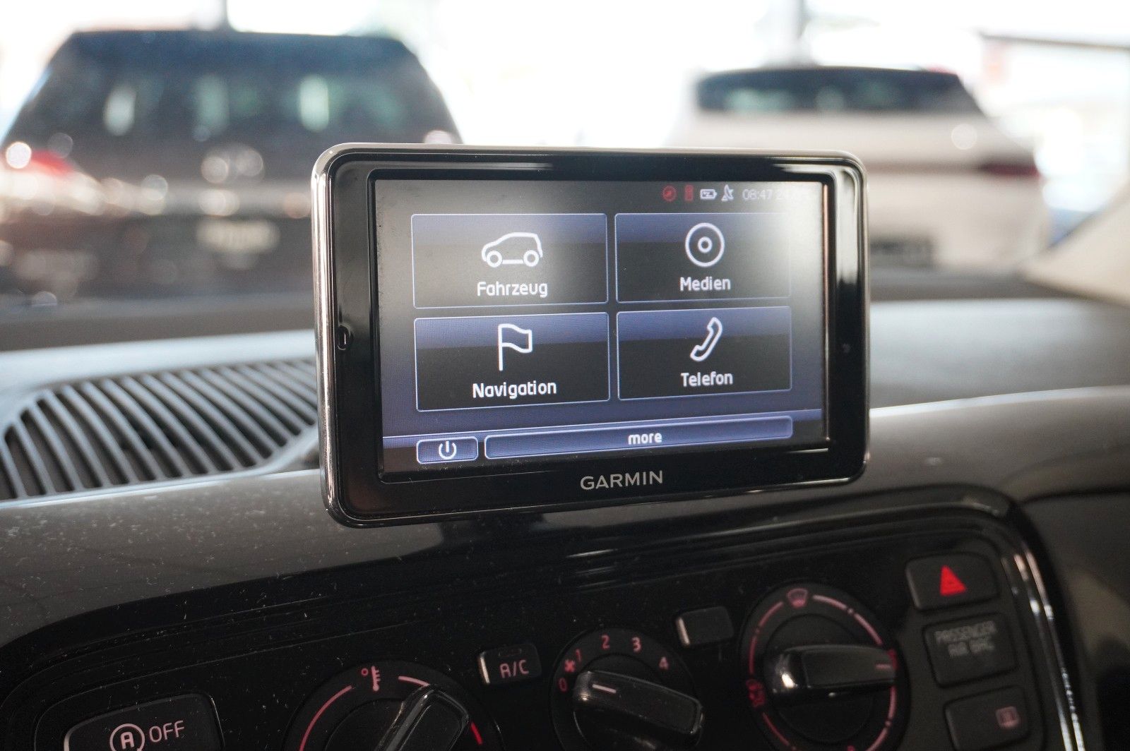 Fahrzeugabbildung Volkswagen up! 1.0 MOVE 3-TÜR NAVI/KLIMA/SPORT/CD/AUX/TÜV