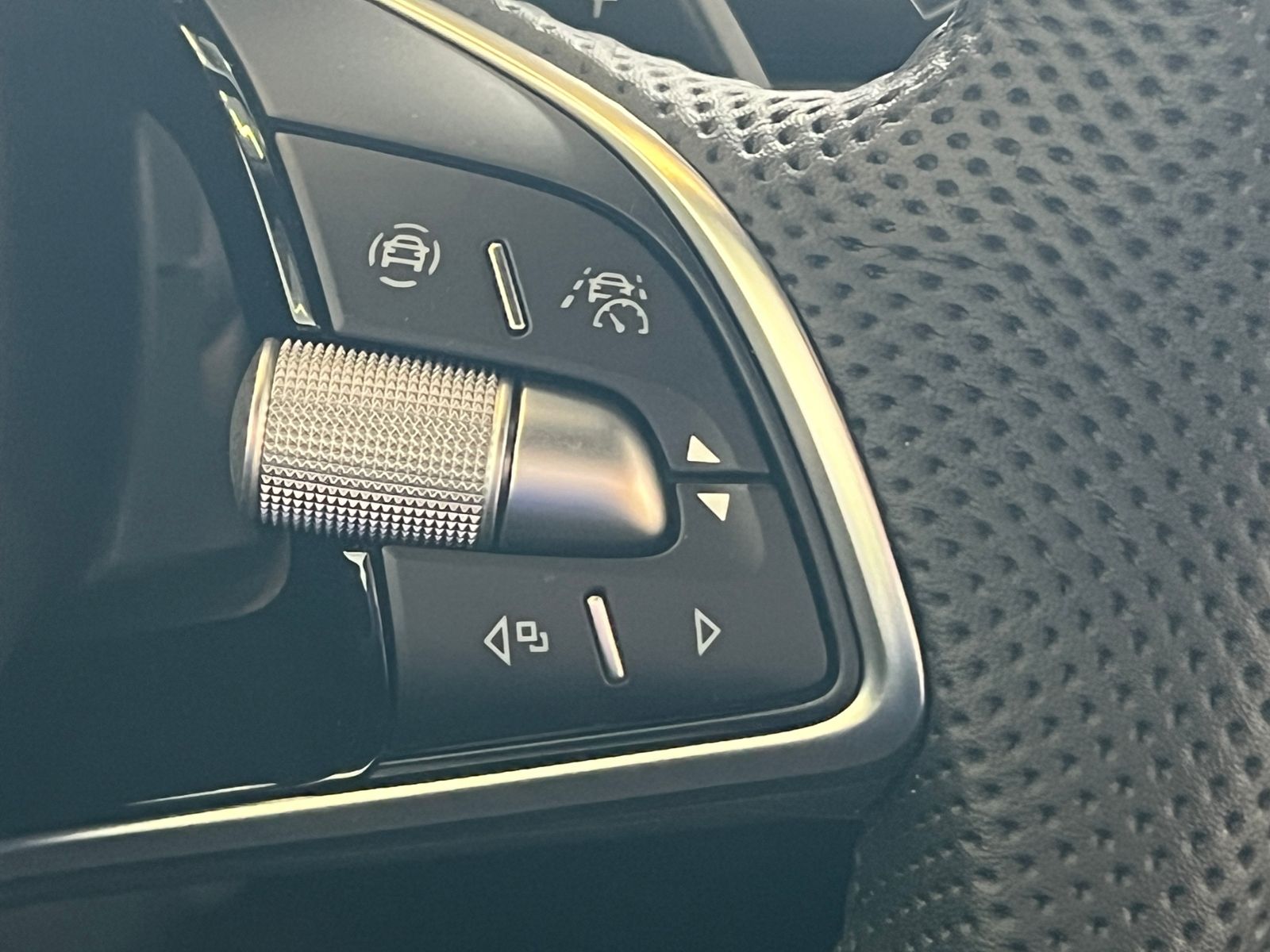 Fahrzeugabbildung SKODA Kamiq Monte Carlo 1.0 TSI DSG *AHK, Matrix-LED*