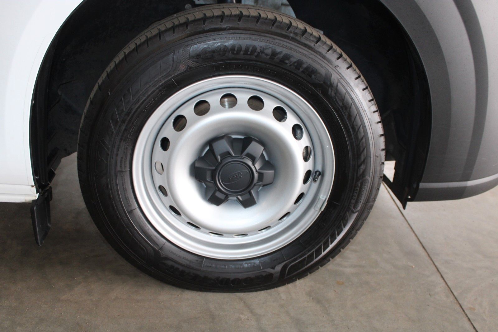 Fahrzeugabbildung Ford Transit Custom L1 Kasten LED AHK TechnologiePak2