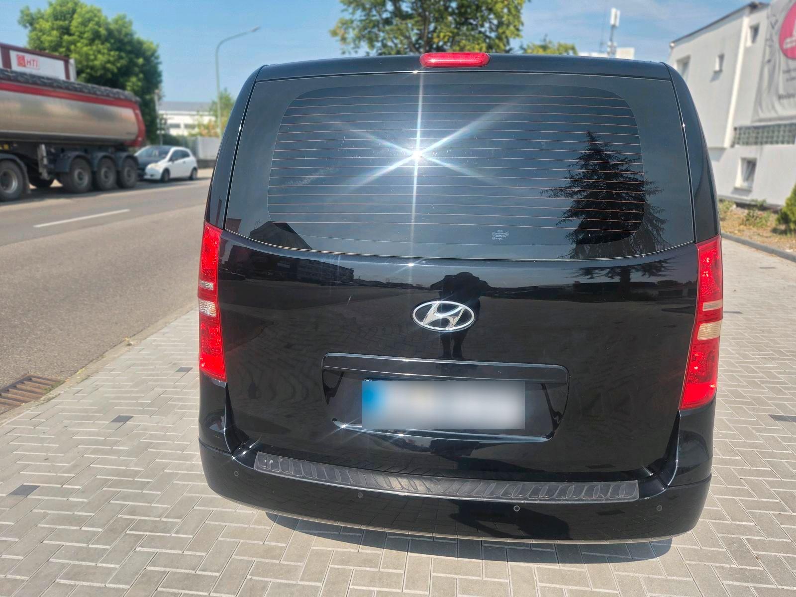 Hyundai H-1 Starex