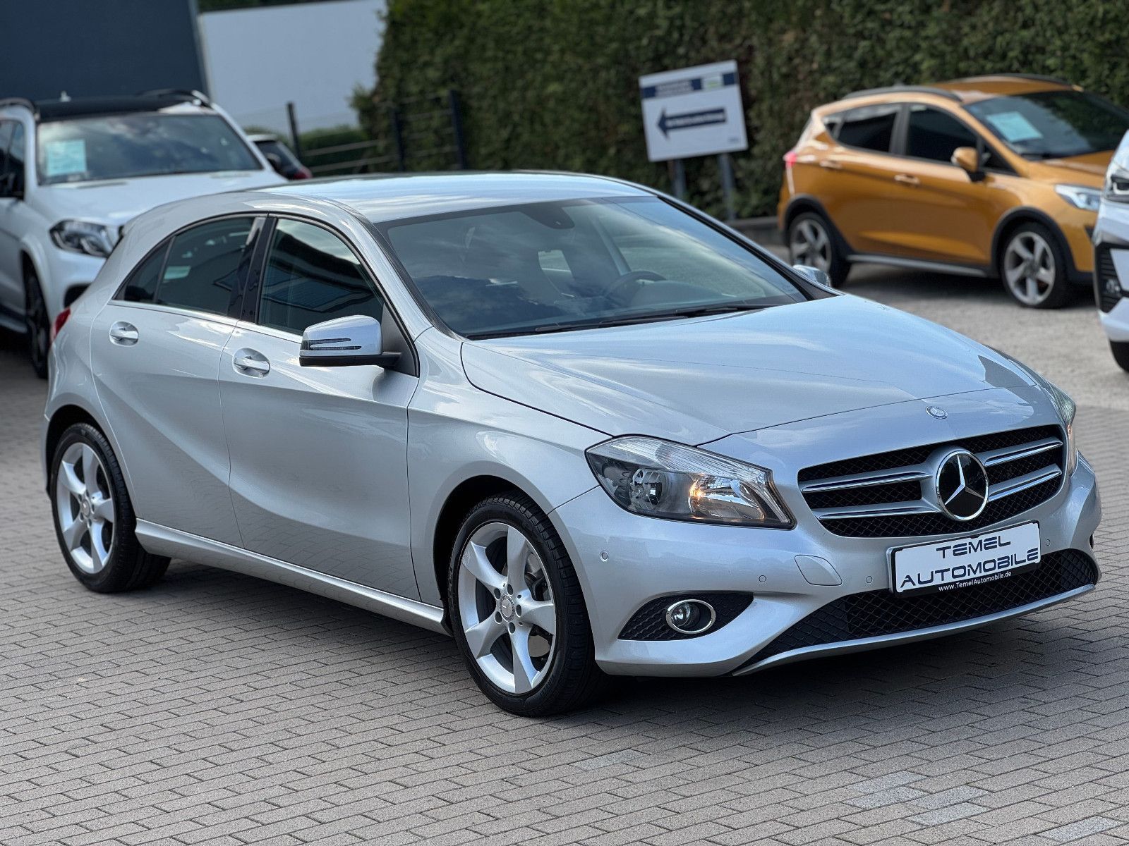 MERCEDES-BENZ A 180, 2012, Benzin, 122 PS