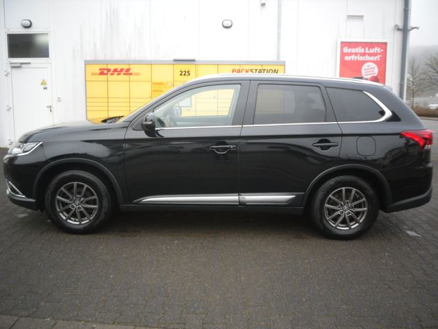 Mitsubishi Outlander Edition 100 2WD 1.Hand 150 PS 130000KM