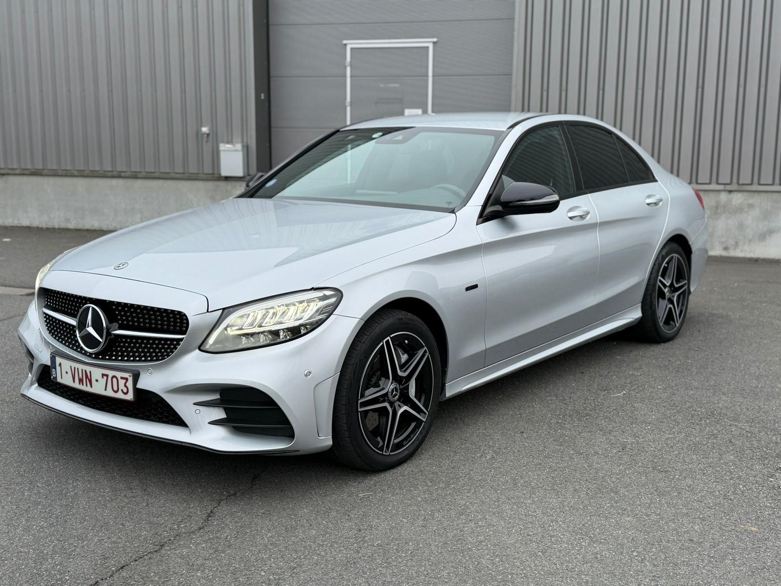 Mercedes-Benz C 300 de AMG/Leder/Si-Hz/LED/Cam/Pdc/Distr/Navig