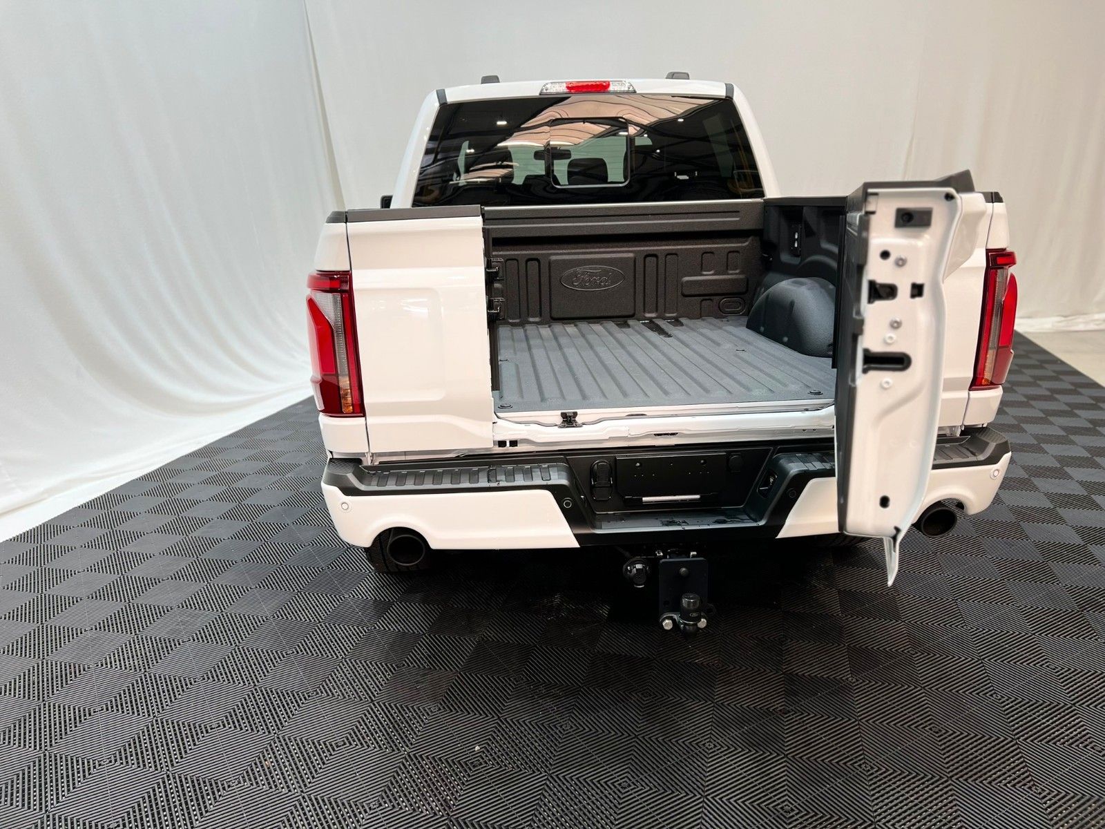 Fahrzeugabbildung Ford F-150 Lariat 5.0L V8  5,5" Black Ed. MY25