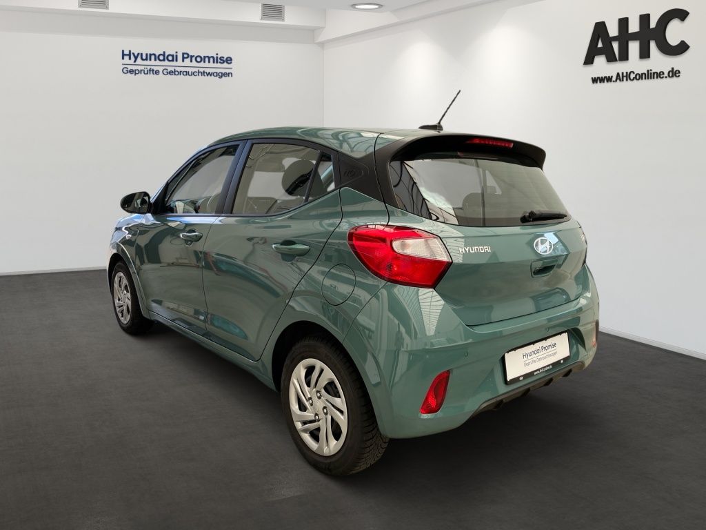Fahrzeugabbildung Hyundai i10 1.0 Select Facelift Fernlichtass. Kam. Navi
