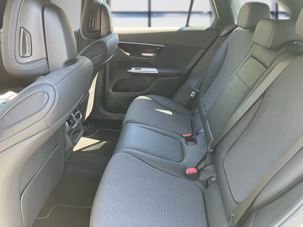Fahrzeugabbildung Mercedes-Benz GLC 200 4M AVANTGARDE+AHK+CARPL+LED+EL.HECKK+SHZ
