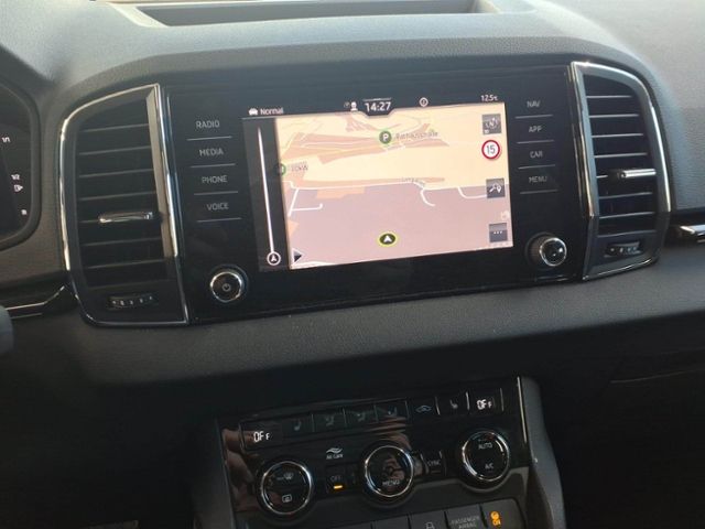 Fahrzeugabbildung SKODA Karoq 1.5 TSI DSG Selection Tour AHK PANO AREA-V