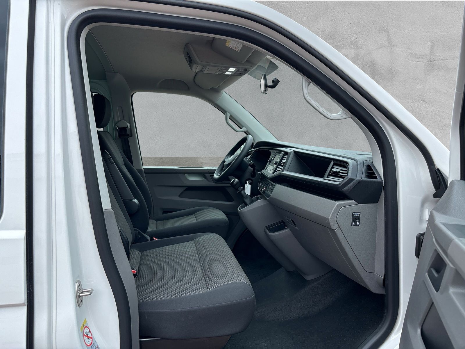 Fahrzeugabbildung Volkswagen T6.1 Kombi 2.0 TDI LR PDC hinten Klima