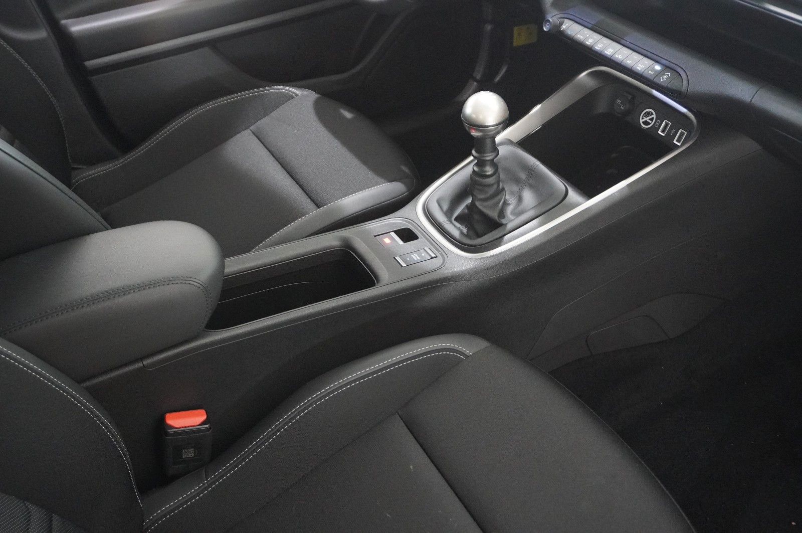 Fahrzeugabbildung Jeep Avenger 1.2 ALTITUDE MY25 NAVI/LED/KAMERA/SH/JBL