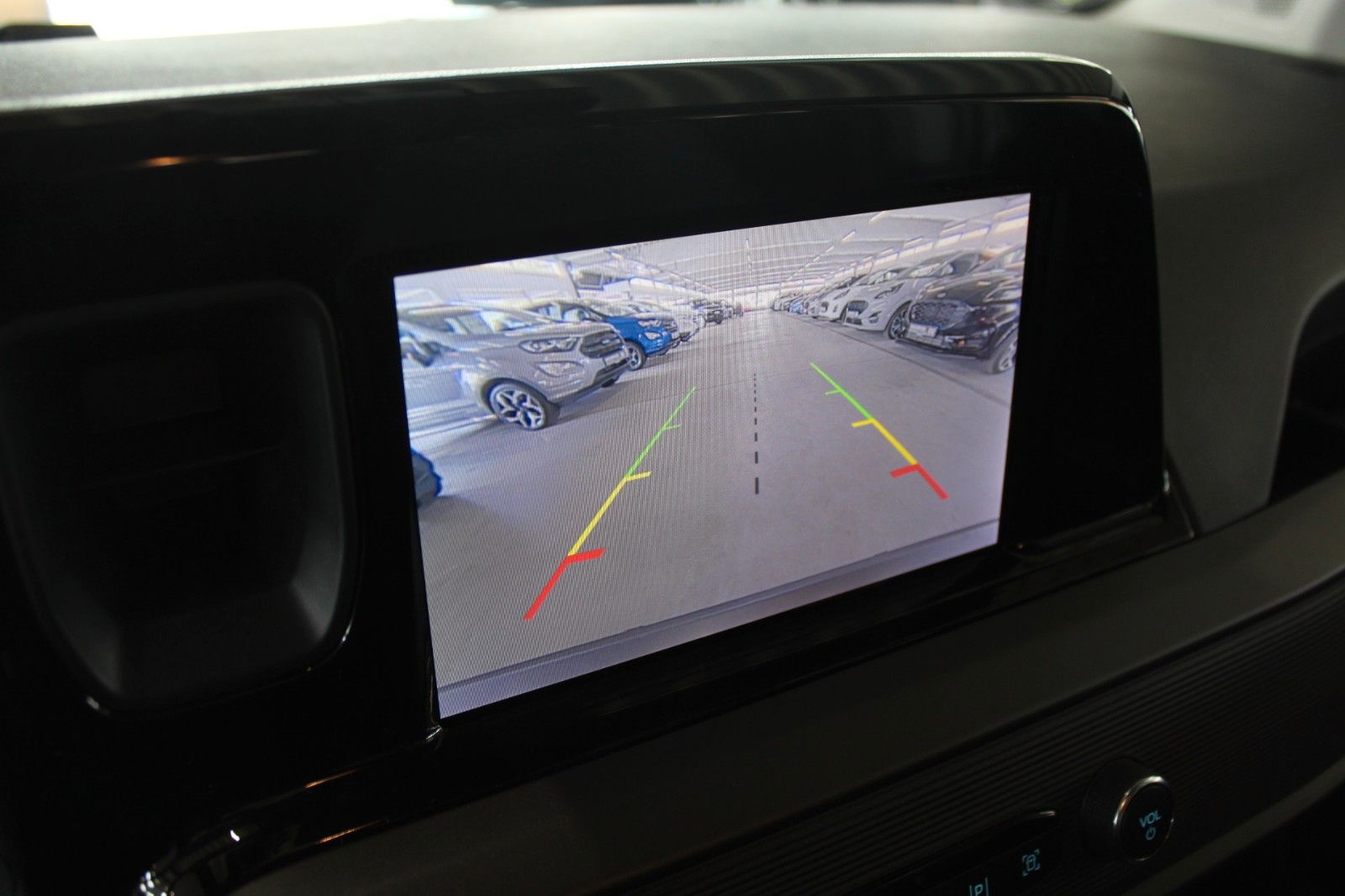 Fahrzeugabbildung Ford Tourneo Courier Titanium Automatik FahrerAssPak