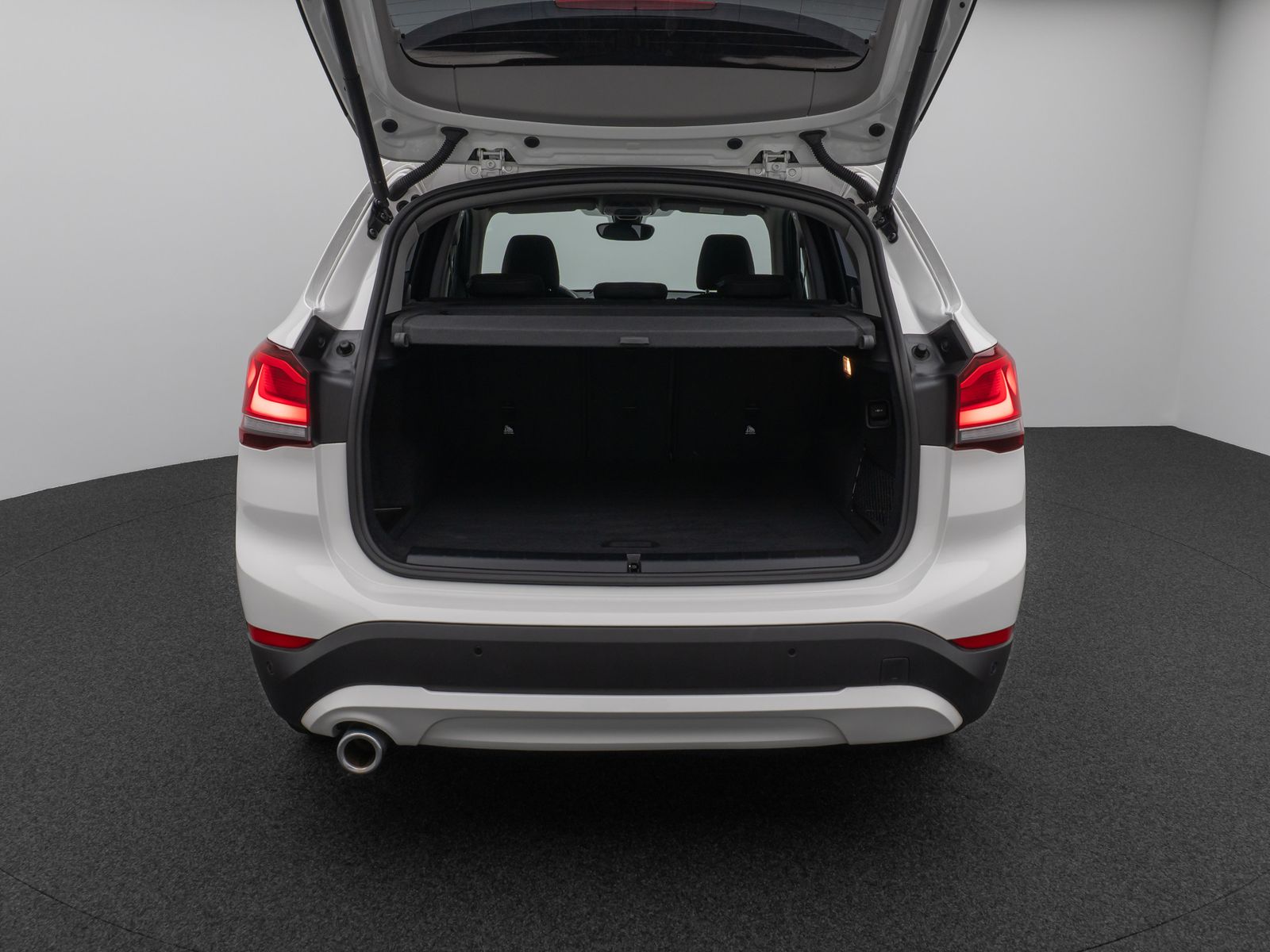 Fahrzeugabbildung BMW X1 sD18i Parkassistent DAB HiFi Navi LED Sport