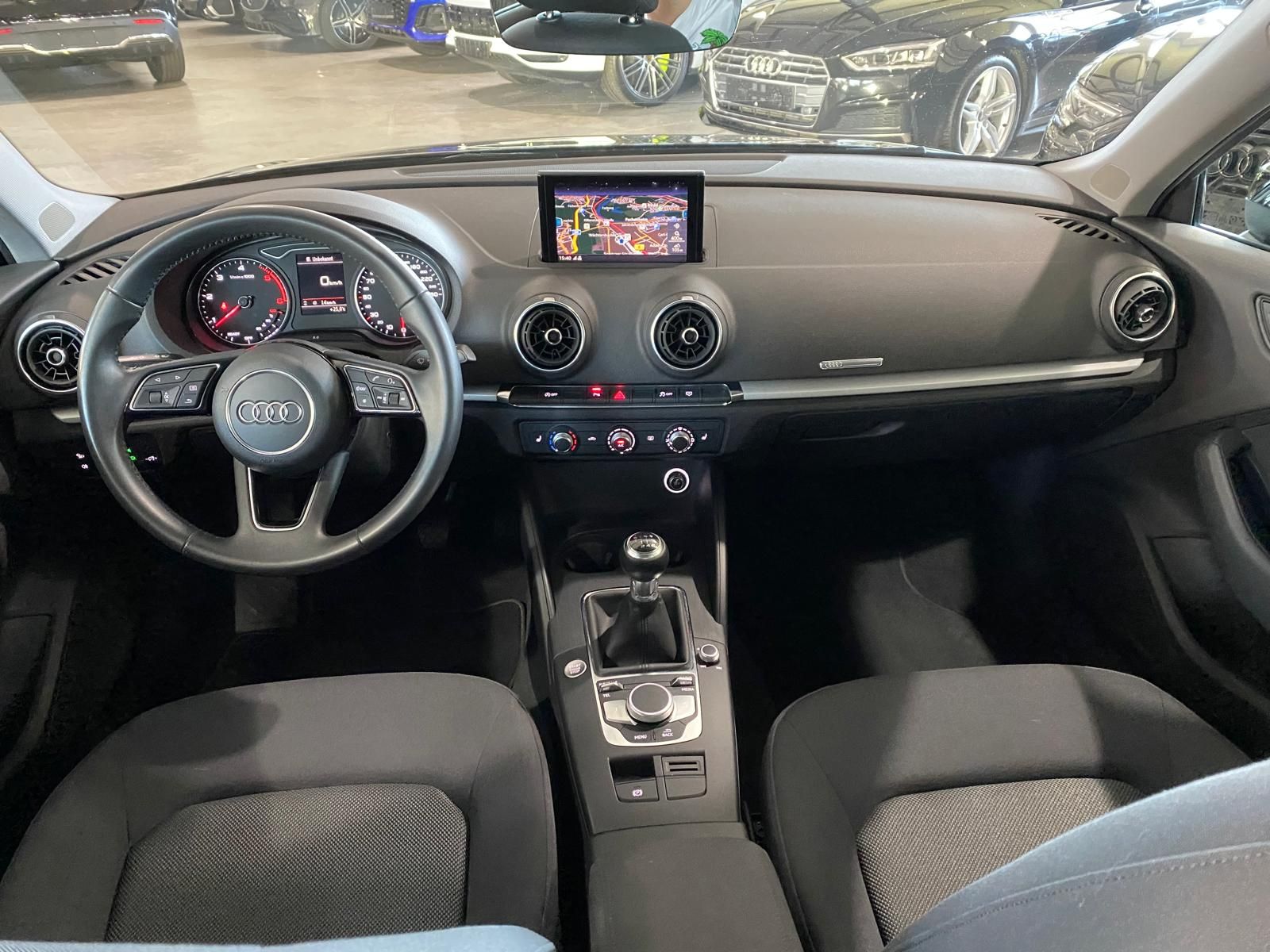 Fahrzeugabbildung Audi A3 30 TDI Sportback/Navi/LED/SH/