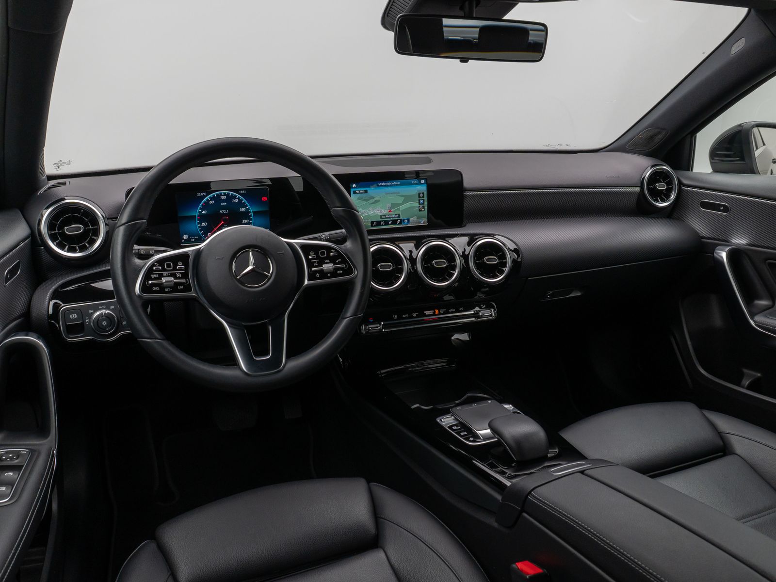 Fahrzeugabbildung Mercedes-Benz A 200 Navi PDC LED Sitzhzg Tempomat Sport 8fach
