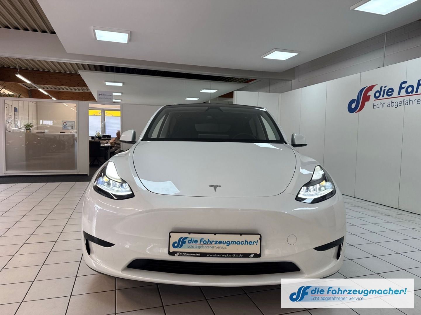 Fahrzeugabbildung Tesla Model Y RWD Panorama Navi Soundsystem LED ACC WL