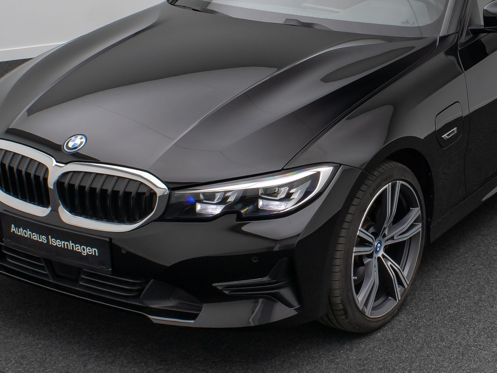 Fahrzeugabbildung BMW 320e Stop&Go DAB Alarm AHK HiFi Sportsitz 19Zoll